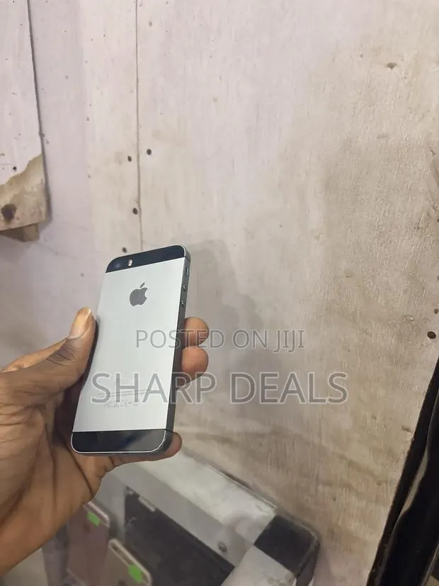 Apple iPhone 5s 32 GB Silver · Photo 1