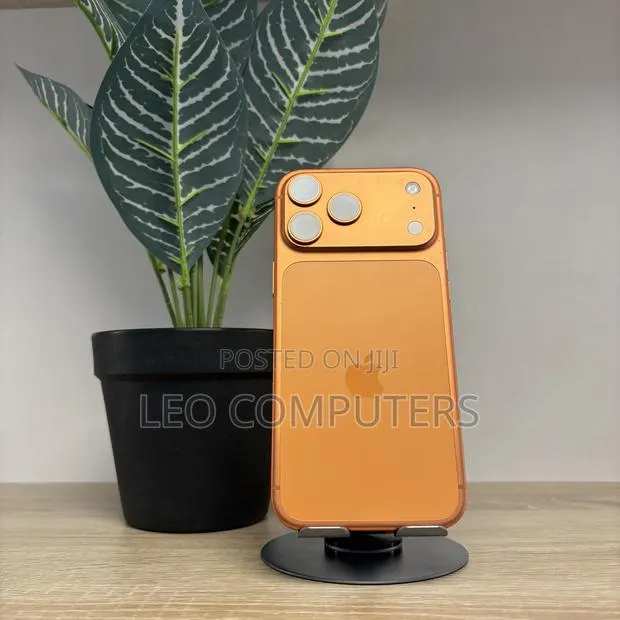Apple iPhone 17 Pro Max 512 GB Orange · Photo 1
