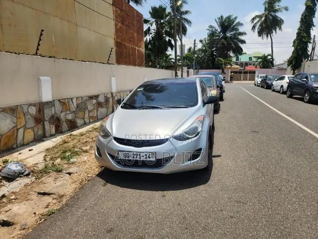 Hyundai Elantra 2013 Silver · Photo 1
