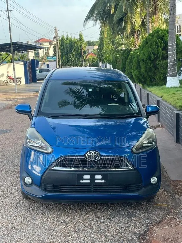 Toyota Sienta 1.5 AWD (6-seater) 2015 Blue · Photo 1
