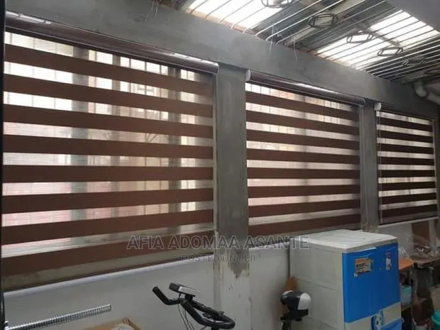 7 Feet Curtain/Window Blinds [200cm X 200cm] · Photo 1