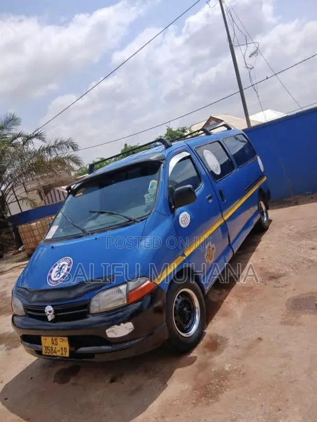 Toyota HiAce 2004 Blue · Photo 1