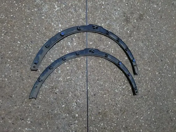Land Rover Evoque MK1 L538 FRONT Wheel Arch Trims · Photo 1