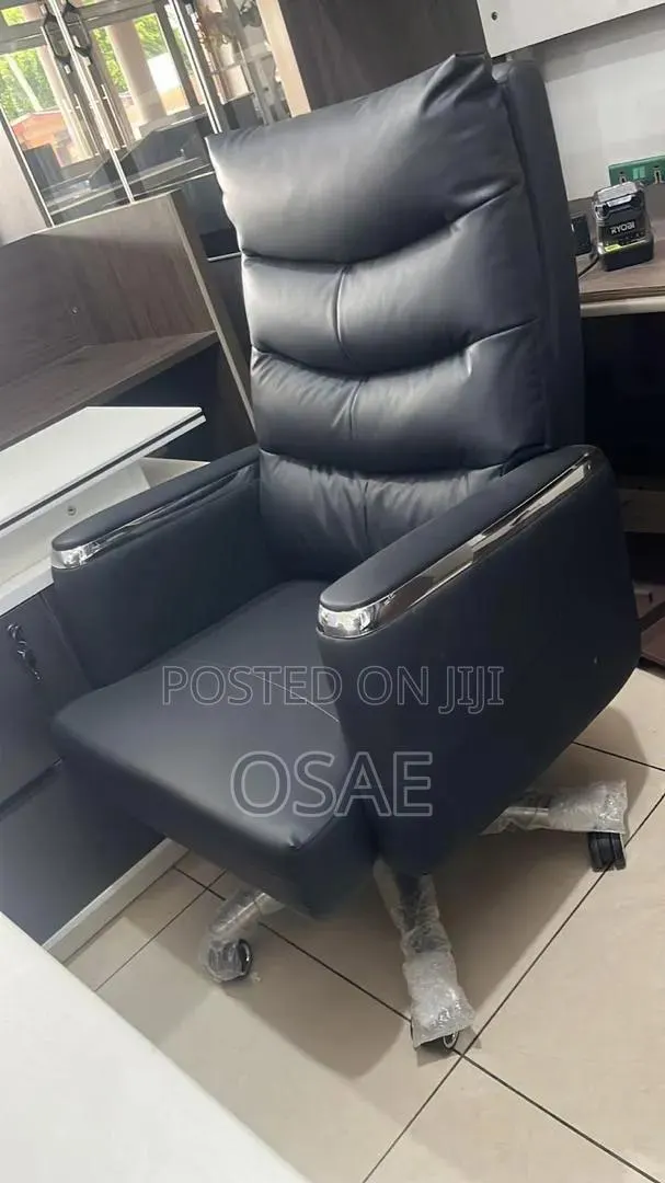 Executive Director Office Chair · Photo 1