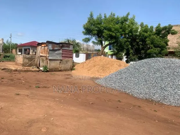 Two Plots of Land for Sale Located at Oyibi Saasabi · Photo 1