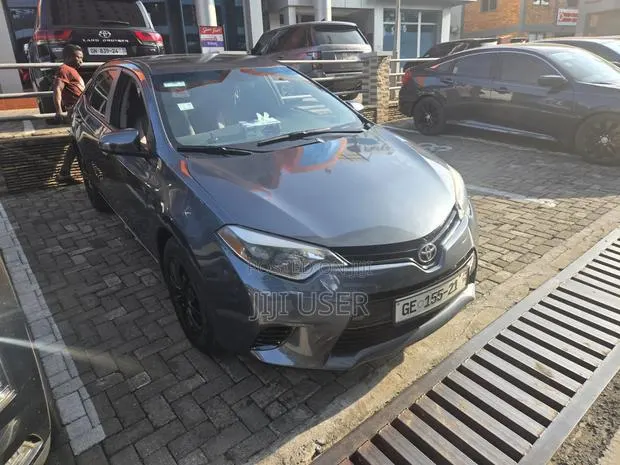 Toyota Corolla LE 4dr Sedan (1.8L 4cyl CVT) 2016 Blue · Photo 1