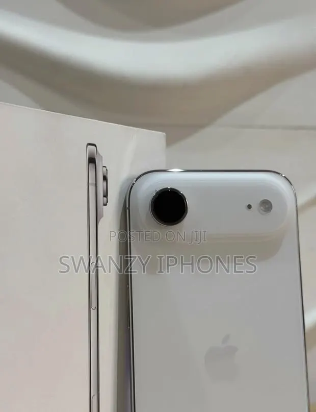 New Apple iPhone Air 256 GB White · Photo 1