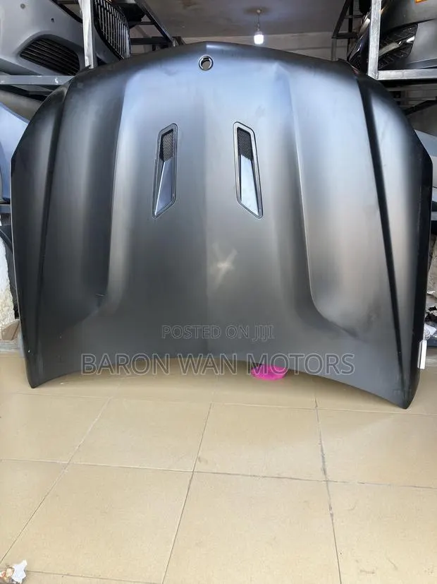 C250/C300 Amg Bonnet Available · Photo 1