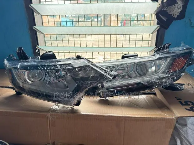 Mitsubishi Outlander 2017-2021 Headlight Available · Photo 1