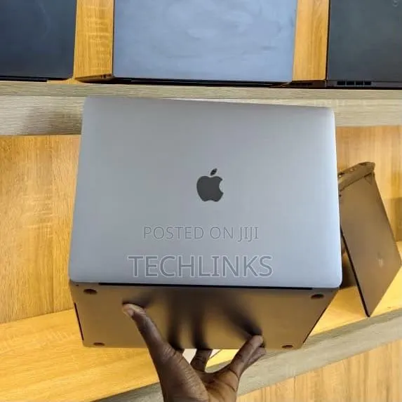 Laptop Apple MacBook Pro 2017 8GB Intel Core i5 SSD 256GB · Photo 1