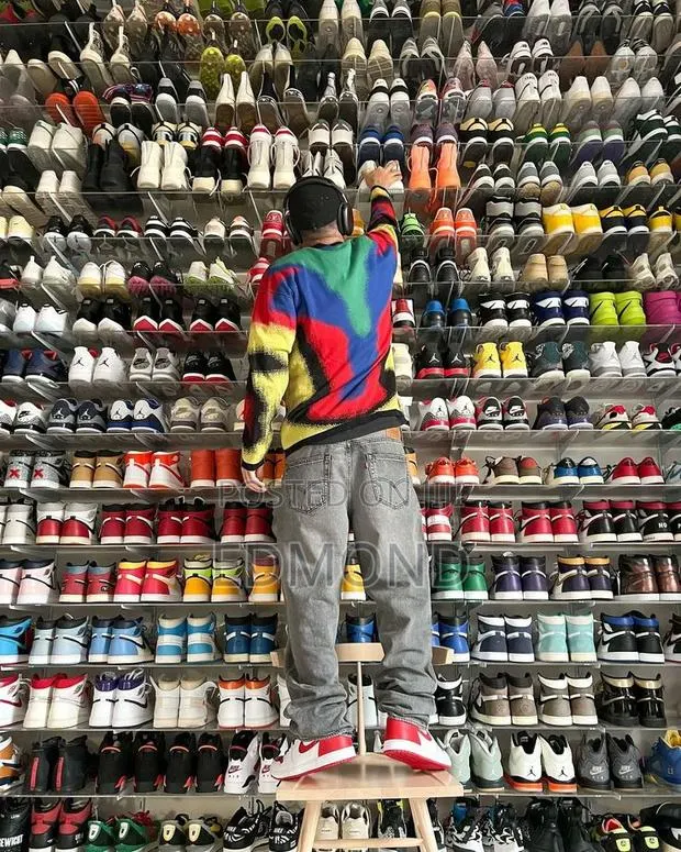 Your Authentic Sneakers Hub · Photo 1