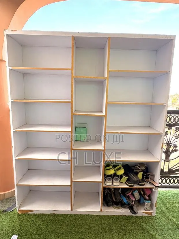 Wooden Shelf · Photo 1