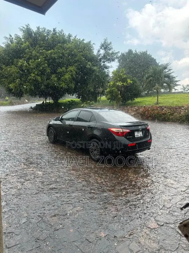 Toyota Corolla 2016 Black · Photo 1