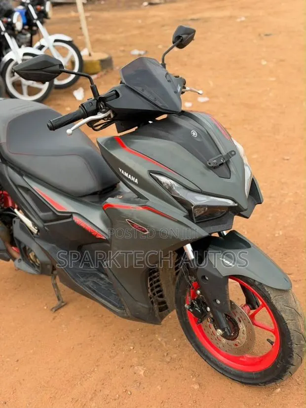 Yamaha Aerox 2025 Gray · Photo 1