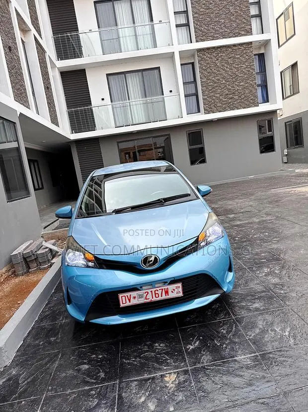Toyota Vitz 1.3 FWD 5dr 2015 Blue · Photo 1