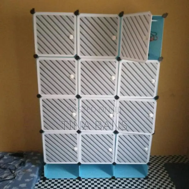 12 Cubicles Palstic Wardrobe · Photo 1