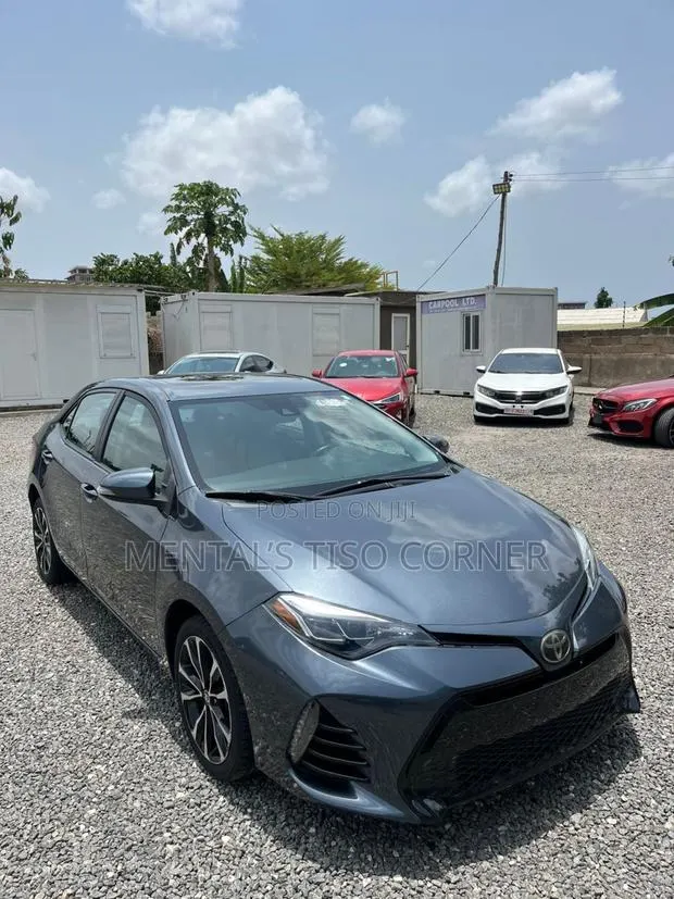 Toyota Corolla SE (1.8L 4cyl 2A) 2018 Gray · Photo 1