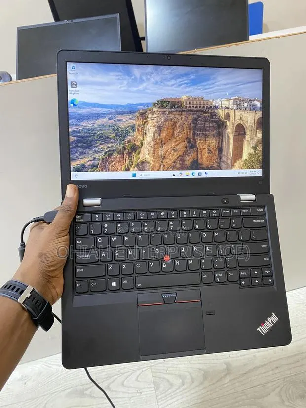 Laptop Lenovo ThinkPad 13 8GB Intel Core i3 SSD 250GB · Photo 1