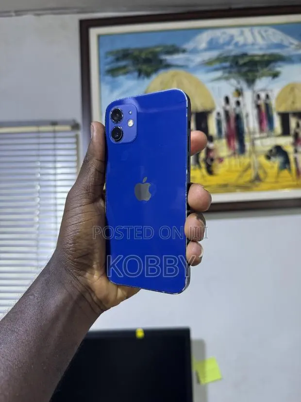 Apple iPhone 12 64 GB Blue · Photo 1