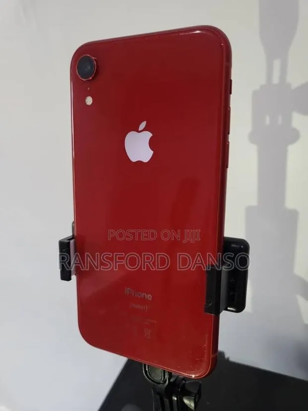 Apple iPhone XR 64 GB Red · Photo 1