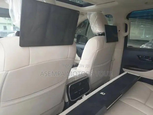 Toyota Land Cruiser LC250 2024 White · Photo 1