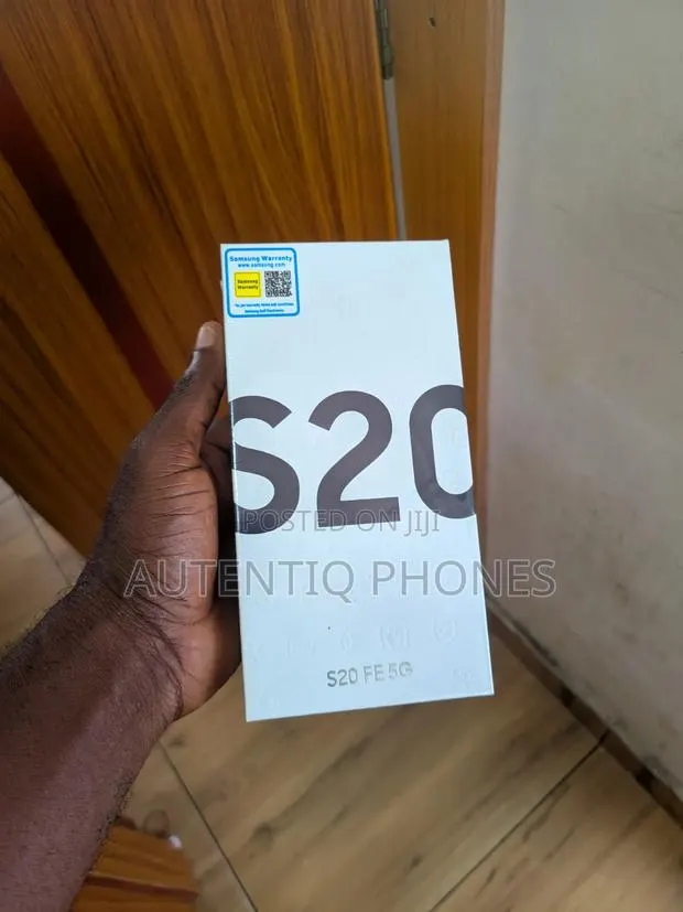 New Samsung Galaxy S20 FE 5G 128 GB Blue · Photo 1