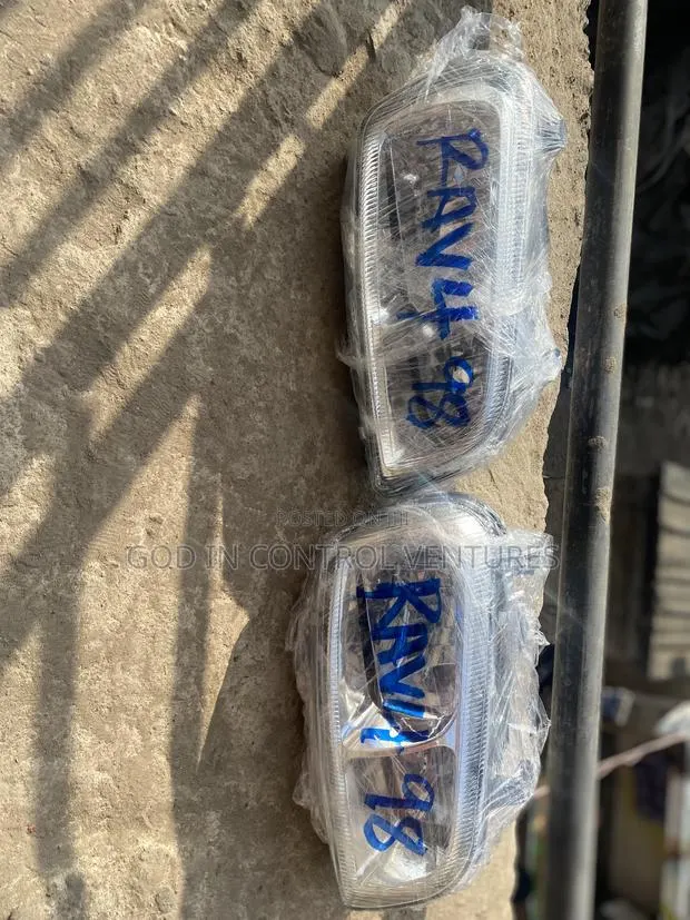 RAV4 98 Headlight Pair · Photo 1