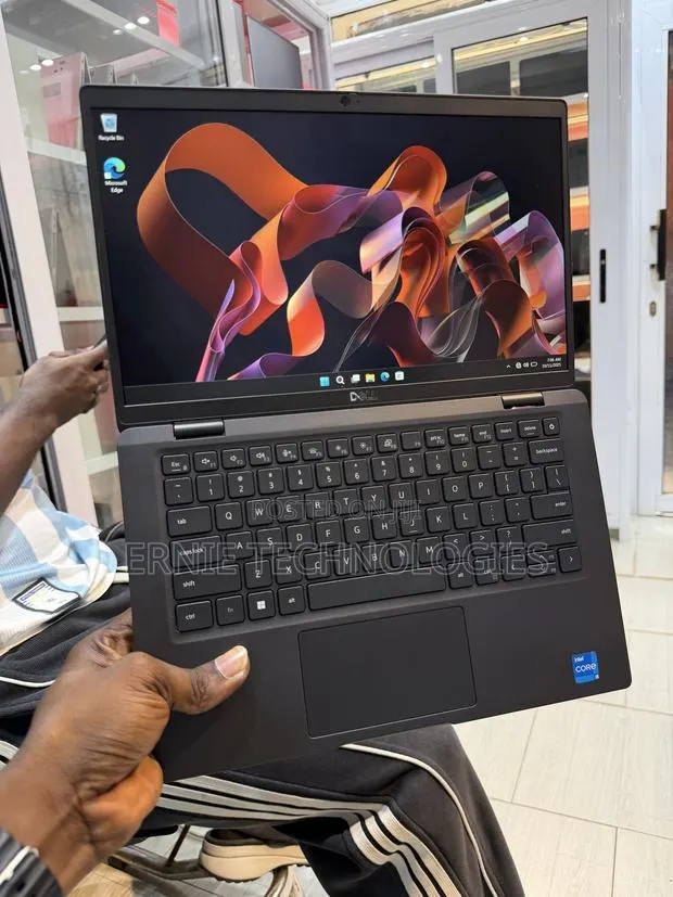 Laptop Dell Latitude 7330 32GB Intel Core i5 SSD 256GB · Photo 1