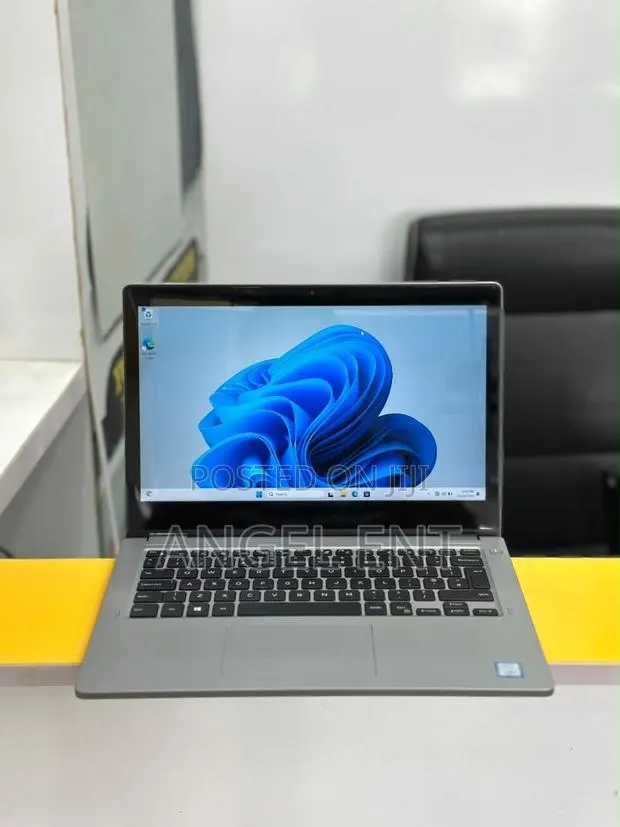 Laptop Dell Latitude 3310 2-in-1 8GB Intel Core i5 SSD 256GB · Photo 1