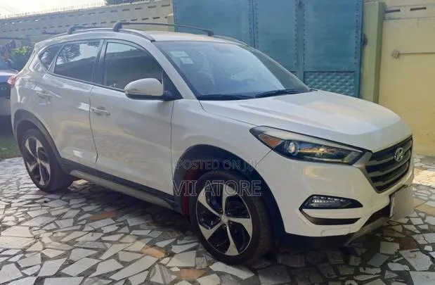 Hyundai Tucson Sport AWD 2017 White · Photo 1