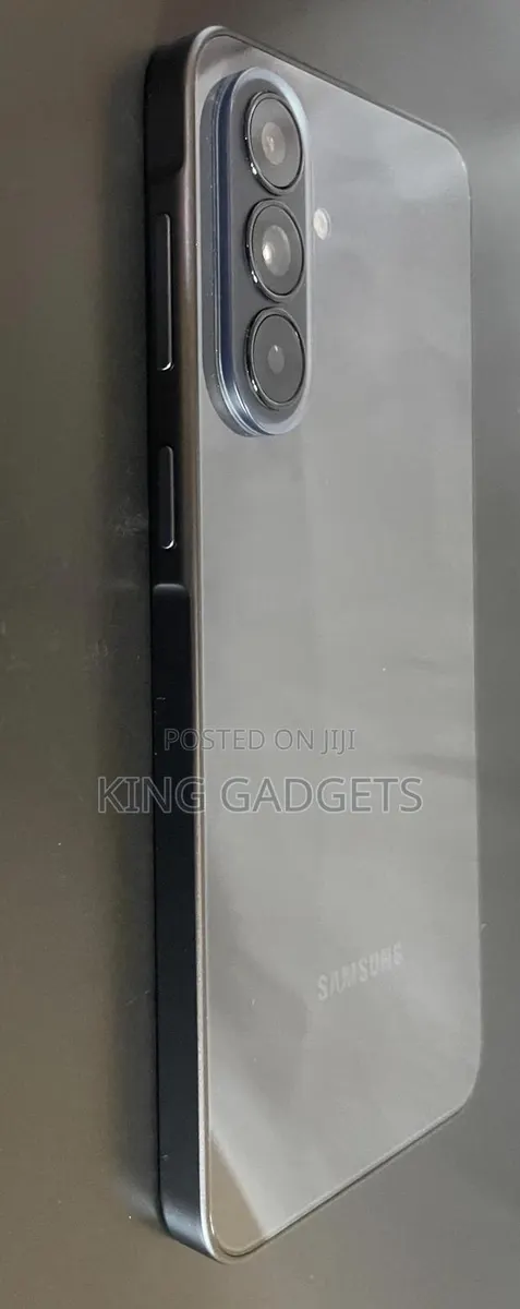 New Samsung Galaxy A37 128 GB Gray · Photo 1