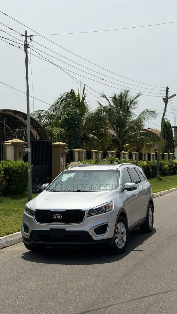 Kia Sorento 2018 Silver · Photo 1