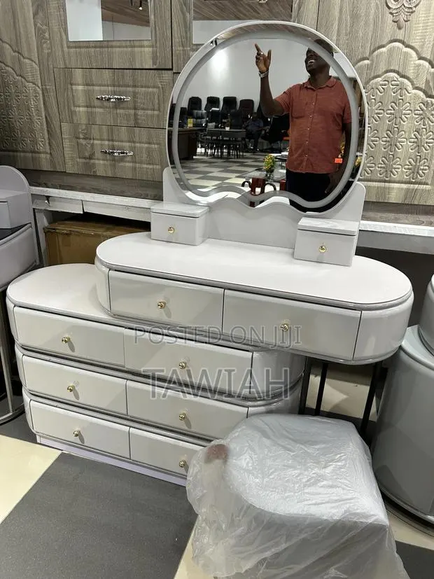Luxury Dressing Mirror · Photo 1