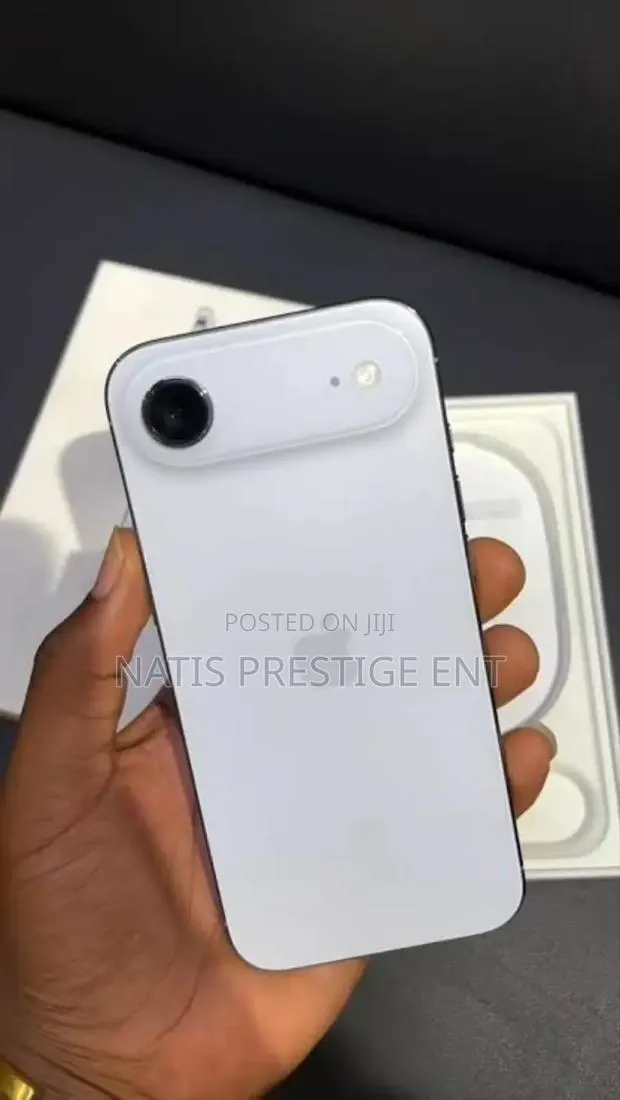 New Apple iPhone Air 256 GB White · Photo 1