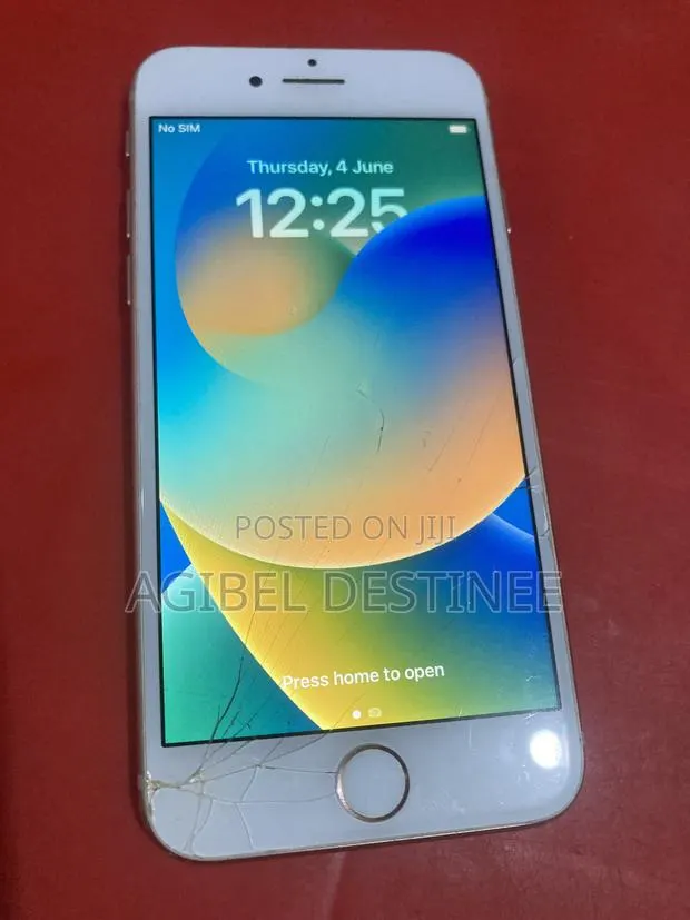 Apple iPhone 8 64 GB White · Photo 1