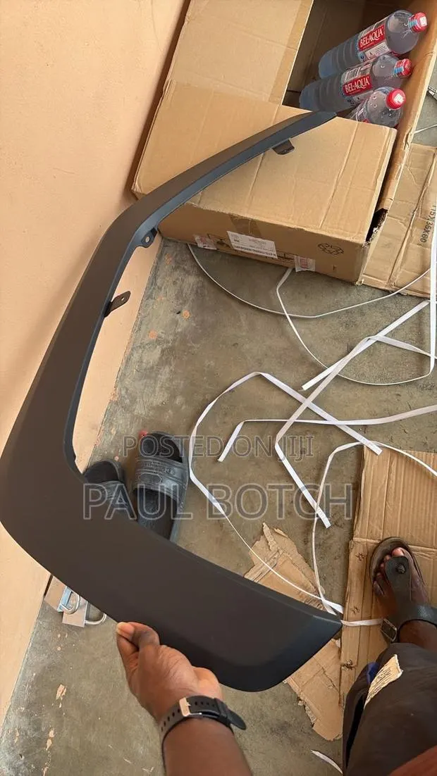 2019-2024 Toyota Rav4 Fender Moulding · Photo 1
