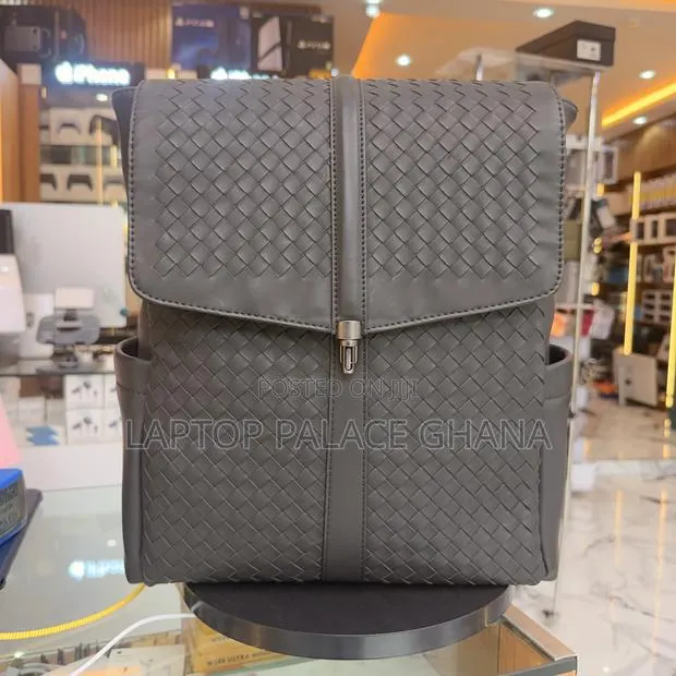 BOTTEGA VENETA Black Leather Backpack · Photo 1
