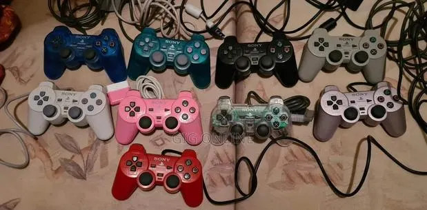 Fairly Used Ps 2 Controller · Photo 1