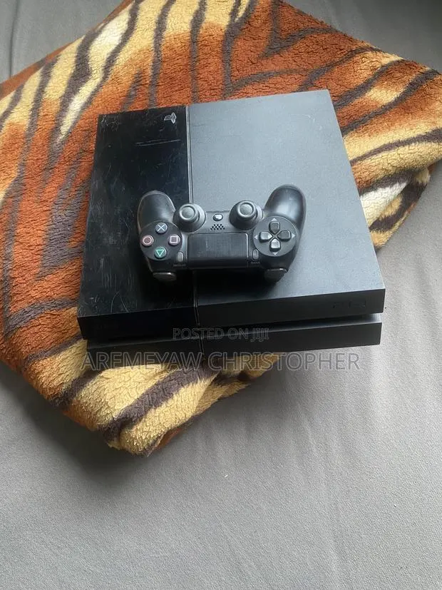 PS4 Standard for Sale · Photo 1