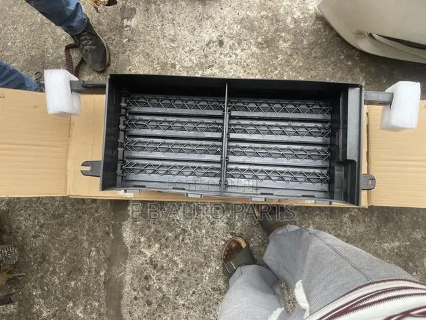 F150 2024 Shutter Grill Down With Motor · Photo 1