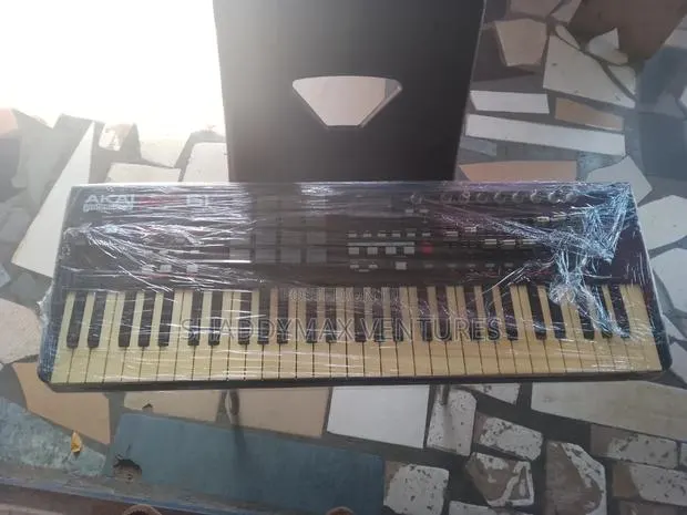 Akai MPK 61 Professional Midi Keyboard · Photo 1