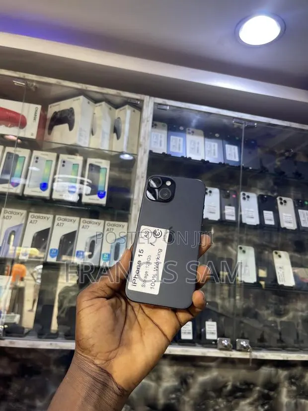 Apple iPhone 15 128 GB Black · Photo 1