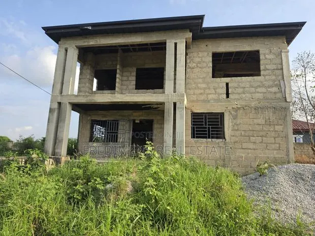 5bdrm House in Fredimens Real, Kwabre for sale · Photo 1