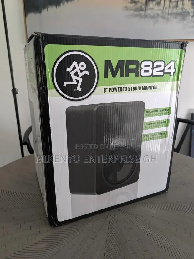 Mackie MR824 8" Powered Studio Monitor 85W RMS Wired TRS/XLR/RCA Black