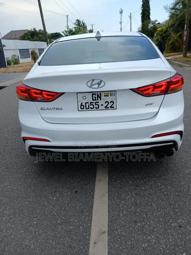 Hyundai Elantra Sport 2018 White · Photo 1