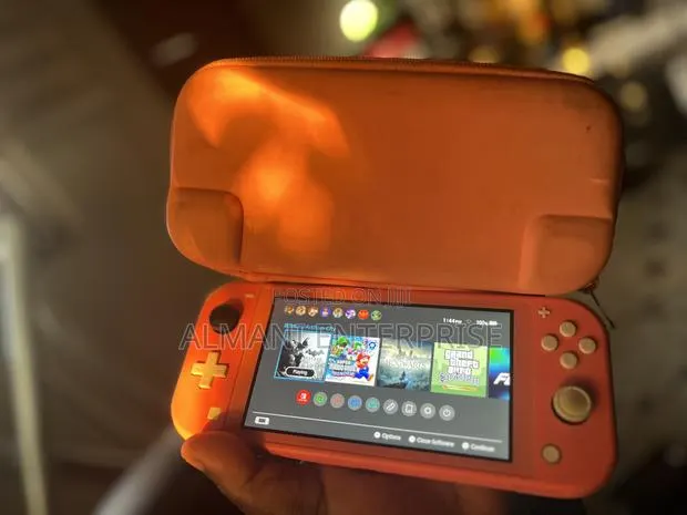 Nintendo Switch Lite 32 Gig +128 Gig With 9 Games · Photo 1