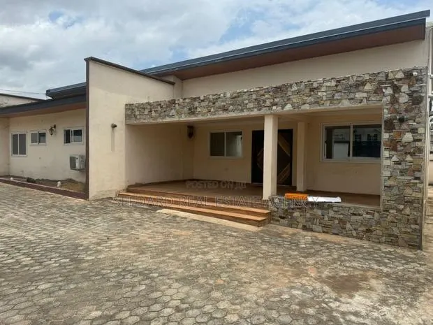 6bdrm House in Sefdard Properties, Achimota for sale · Photo 1