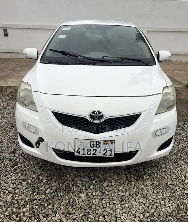 Toyota Belta 2010 White · Photo 1