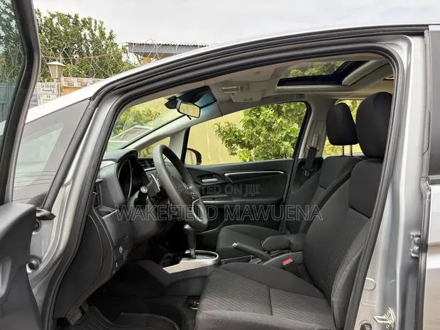 Honda Fit EX 2020 Silver · Photo 1