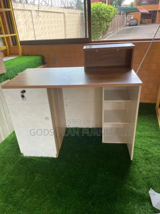 Front Desk · Photo 1